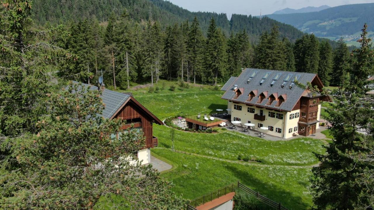 Natura Boutique Chalet Wellness Spa Dobbiaco Exterior foto